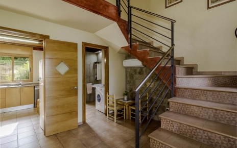 Escaleras al primer piso